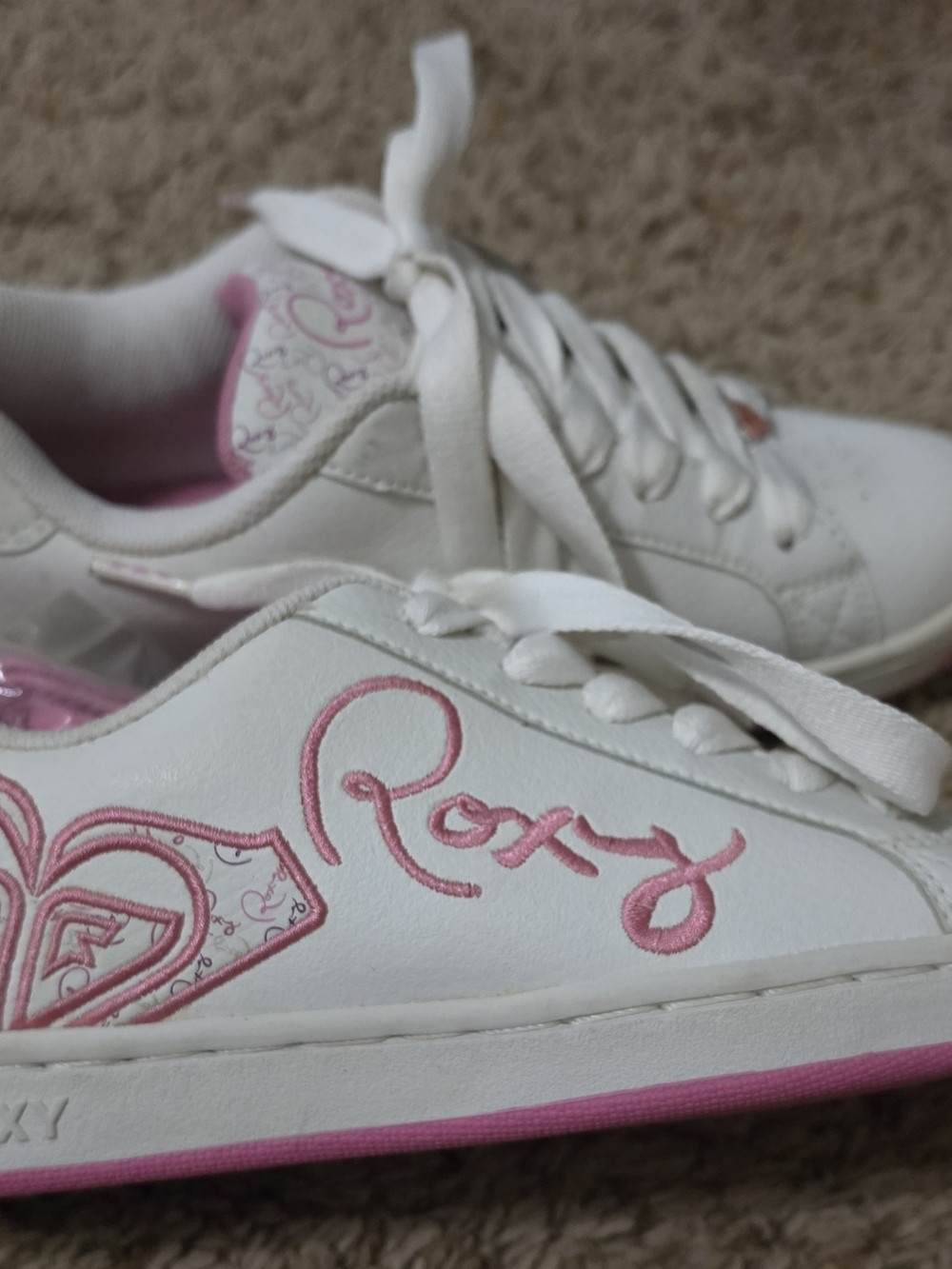 Roxy Girls' White and Pink Low-Top Sneakers Size:5 NWT-No Box, Extra Laces
